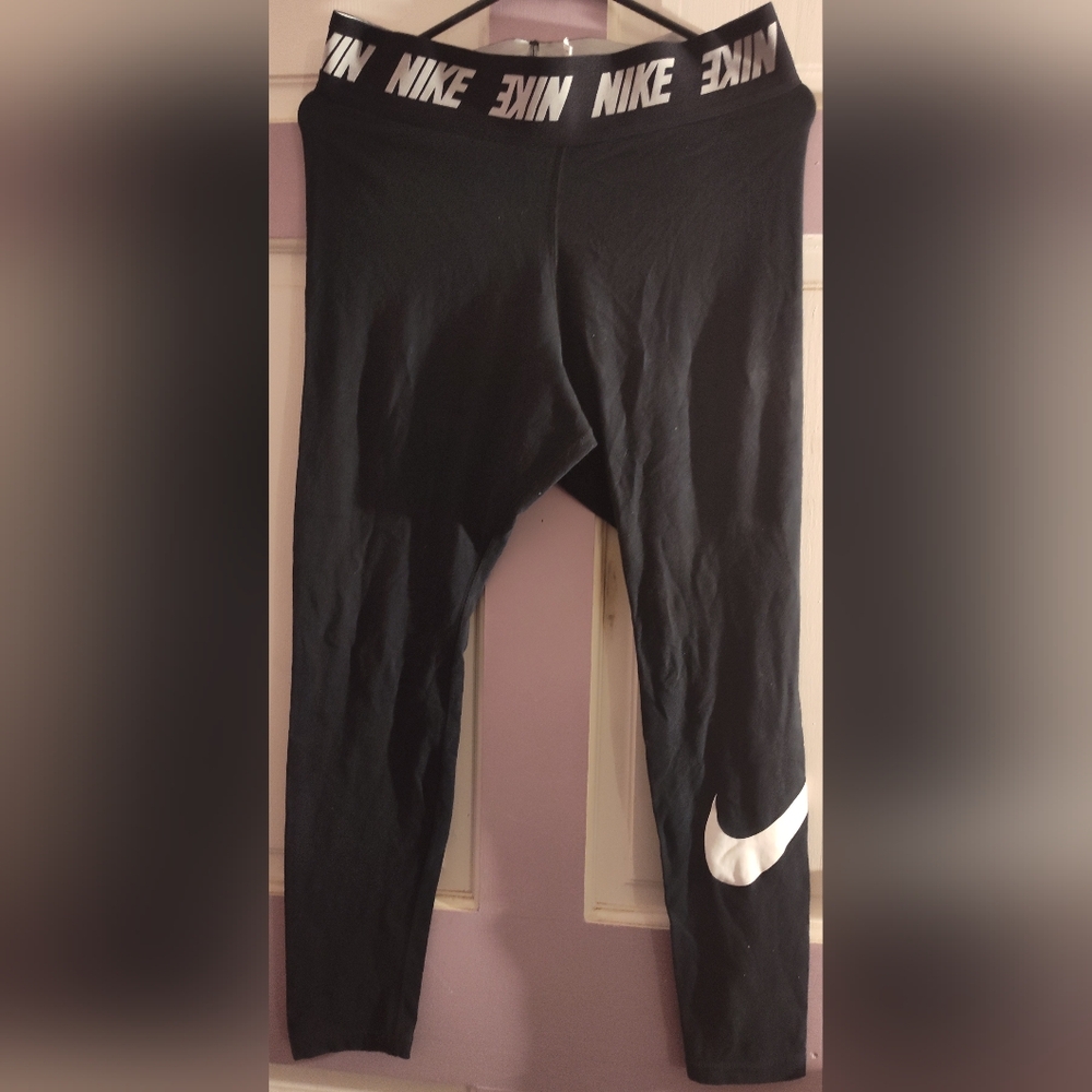 Nike Black Leggings with Swoosh Logo and Stretchy Fit